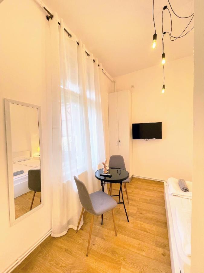 Apartament Plopilor Studios سيبيو المظهر الخارجي الصورة
